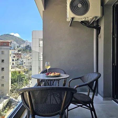 Chic With Balcony Apartament